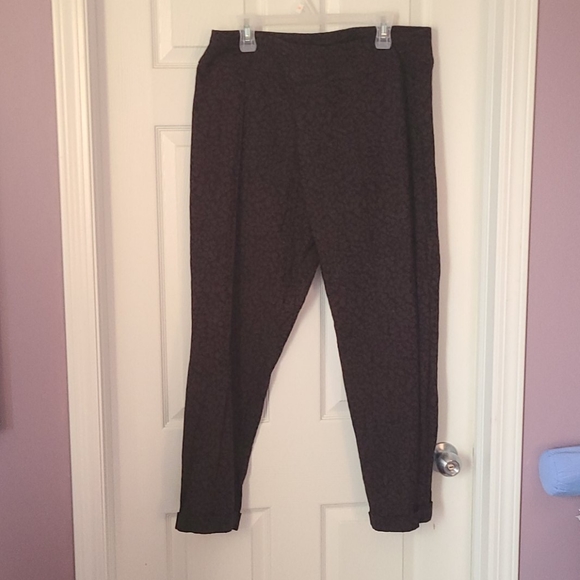 Lord and Taylor dark cheeta print pants - Picture 1 of 2